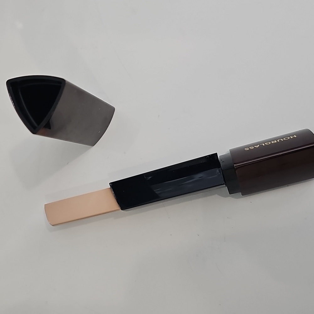 Hourglass Stick Foundation - Picture 3 of 3